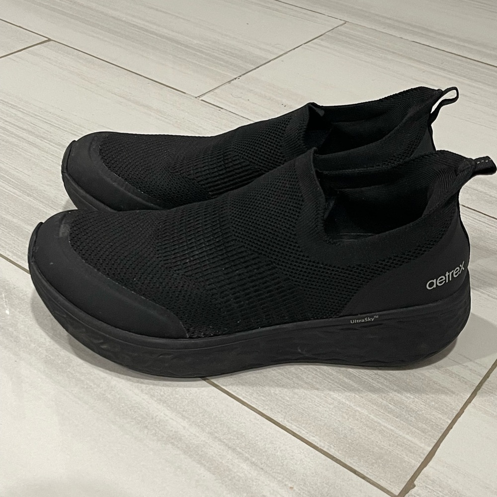 Aetrex Black Slip-On Sneakers 8 men